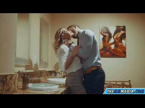 ❤️ Quando uma loira peituda o seduz em um banheiro público Porno bonito em pt-br.stroybassein.ru ☑